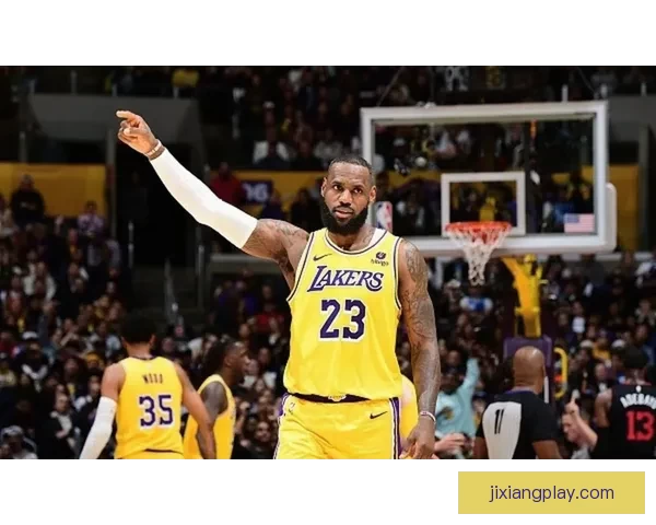 詹姆斯凌晨抵达迈阿密出战热火 追平帕里什历史纪录在即